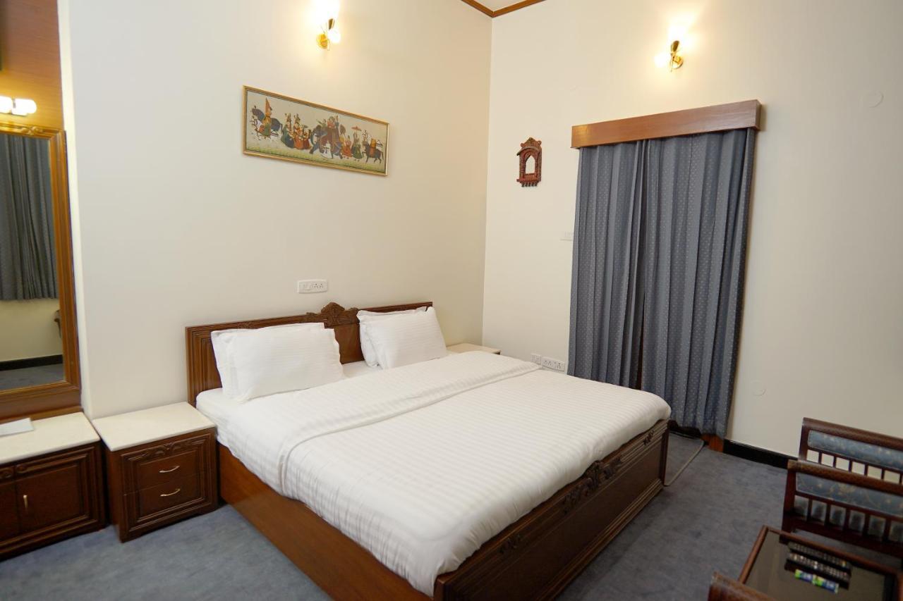 Bed and Breakfast The Edgeworth Шімла Екстер'єр фото